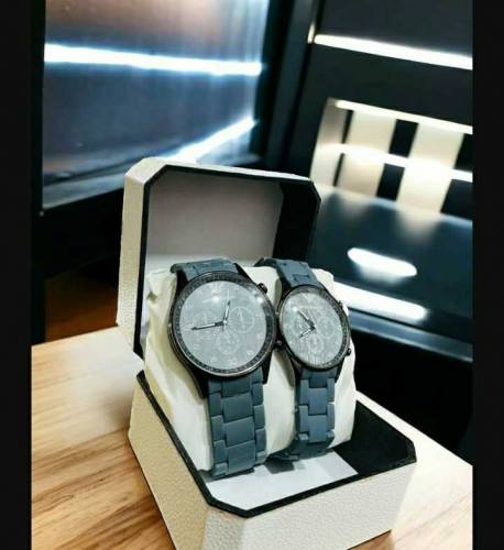 couple casual analogue watches 