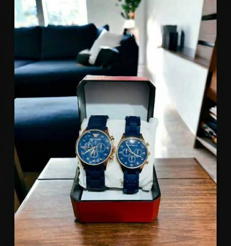 couple casual analogue watches 
