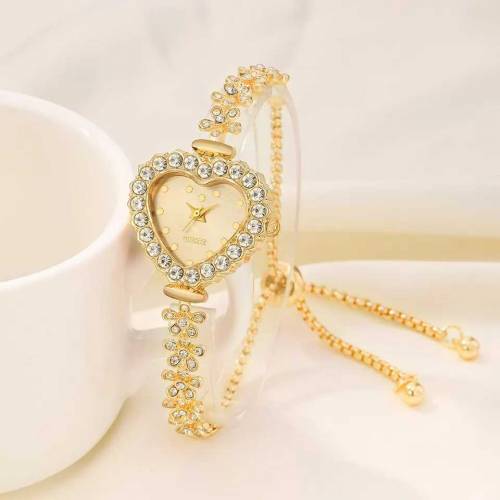 Ladies watch with bracelet Golden Heart Shape 