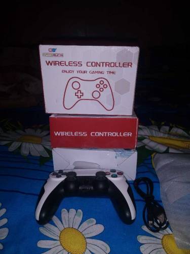 p5 model game controller ..pc .ps4 chargeable