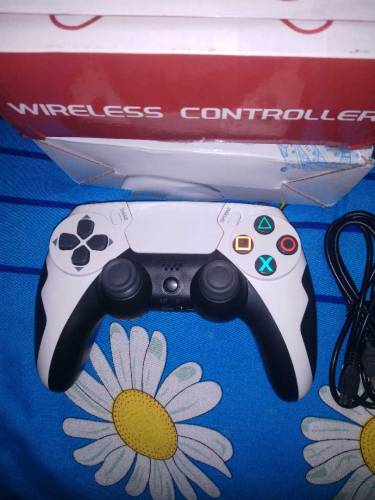p5 model game controller ..pc .ps4 chargeable