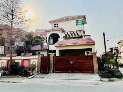 16 Marla Corner Double Story House For Sale 