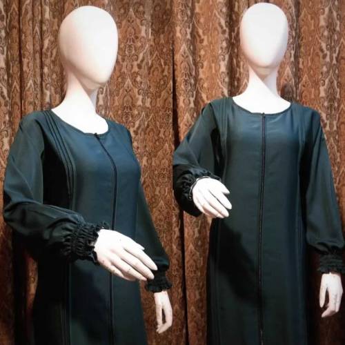 Beautiful pleated zipper abaya with elastic sleeves.
