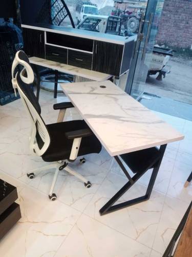 studying table with chair
