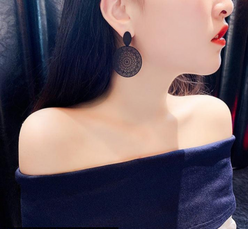 Luxury Round Hollow Earring 