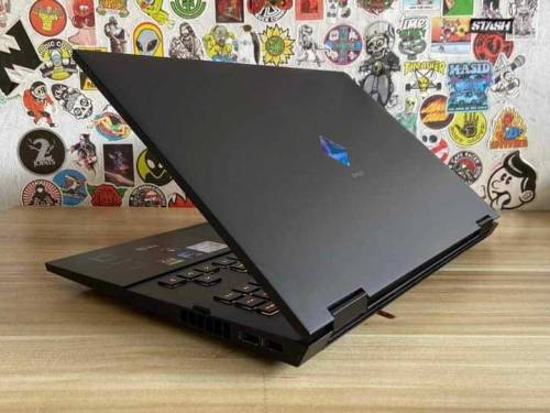 HP OMEN 17
