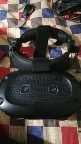HTC varcutal reality head set import from Dubai original 