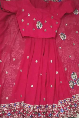selling my wedding wear saree in red colour