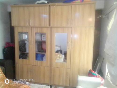 WALL ALMARIES FOR SALE...... FULL SIZE.