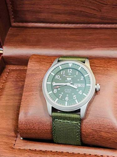 SEIKO 5SPORTS AUTOMATIC 23 JEWELS watch