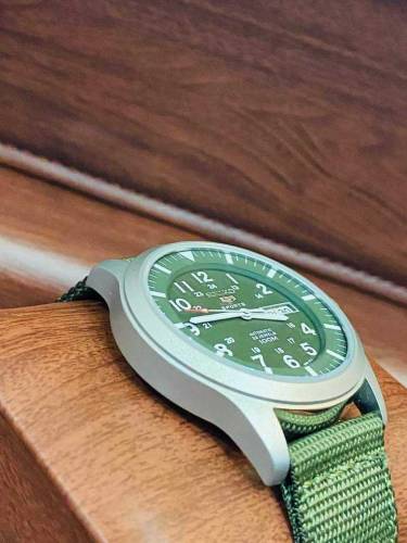 SEIKO 5SPORTS AUTOMATIC 23 JEWELS watch