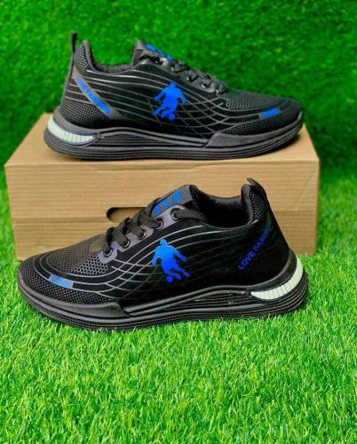 HELO I AM SALEING BRAND NEW SHOES 