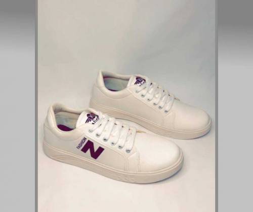 white Sneakers 