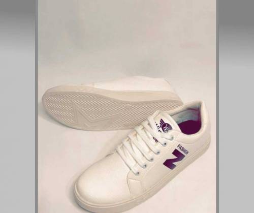 white Sneakers 