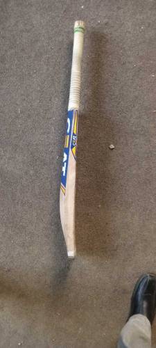 pure English willow hard ball cricket bat for sale in low price.