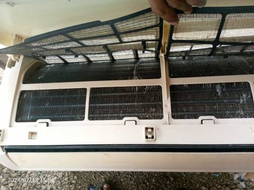 Haier Ac 1 ton good condition 