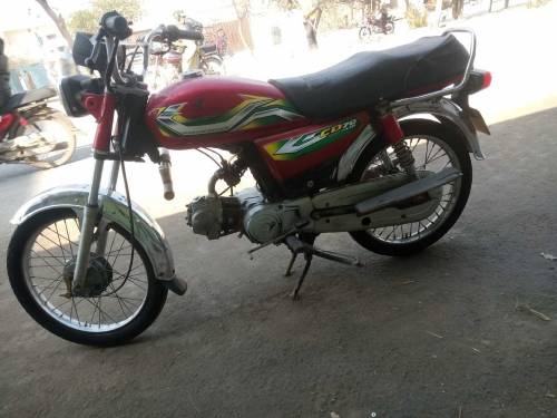 its united 70 bike all OK koi kaam nhi honay wala urgent sale engine o