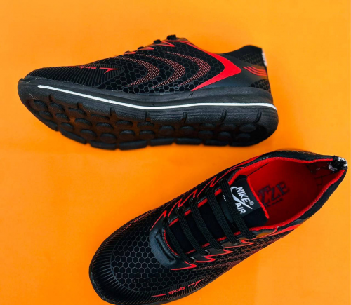 primium quality sneaker