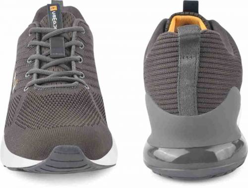 men running shoes 👟