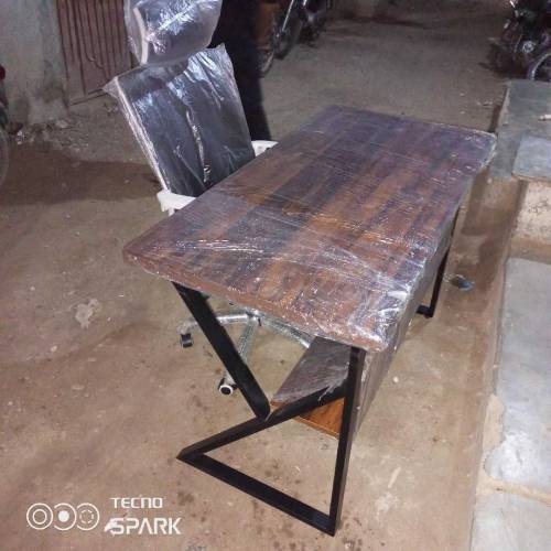Computer table/office table/executive table/laptop table/study table