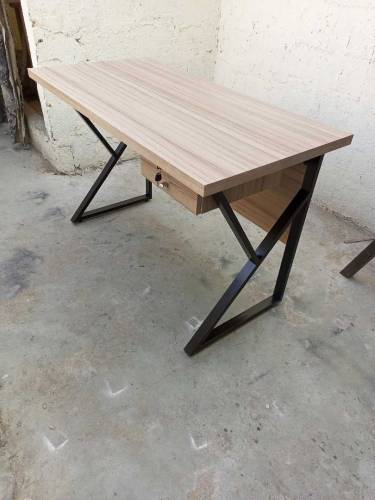 Computer table/office table/executive table/laptop table/study table