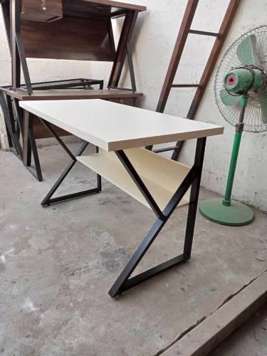 Computer table/office table/executive table/laptop table/study table