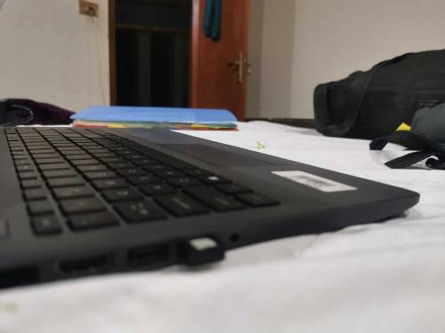 HP laptop AMD athlon 3050U With Readon Graphics
