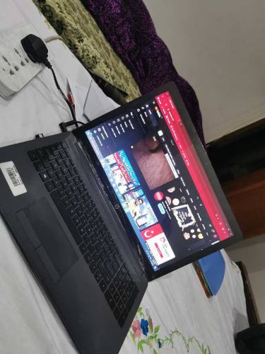 HP laptop AMD athlon 3050U With Readon Graphics