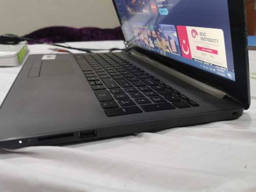 HP laptop AMD athlon 3050U With Readon Graphics
