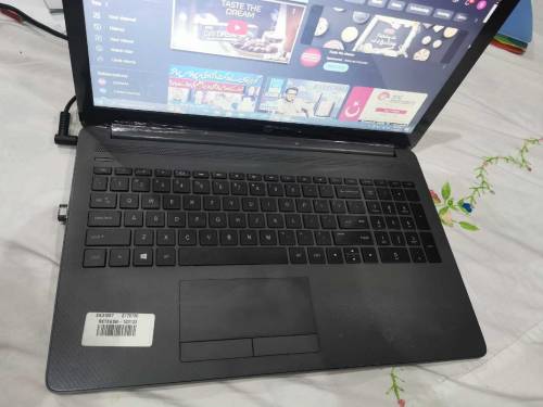 HP laptop AMD athlon 3050U With Readon Graphics