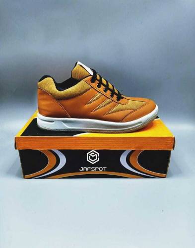 men's outdoor running desert sneakers.