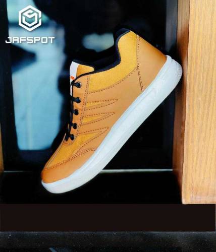 men's outdoor running desert sneakers.