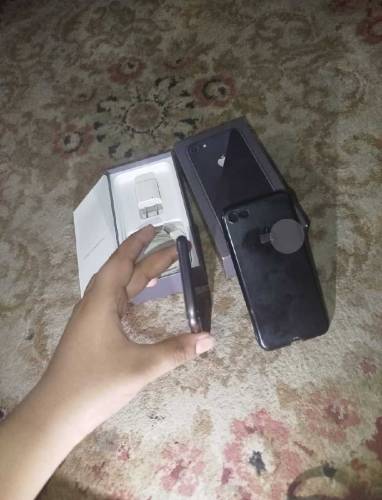IPHONE 8 