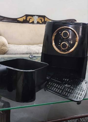New Air Fryer for sale only 1 time use. Guarantee card box available.