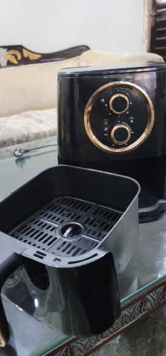 New Air Fryer for sale only 1 time use. Guarantee card box available.