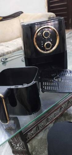 New Air Fryer for sale only 1 time use. Guarantee card box available.