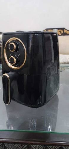 New Air Fryer for sale only 1 time use. Guarantee card box available.