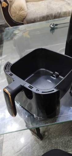New Air Fryer for sale only 1 time use. Guarantee card box available.