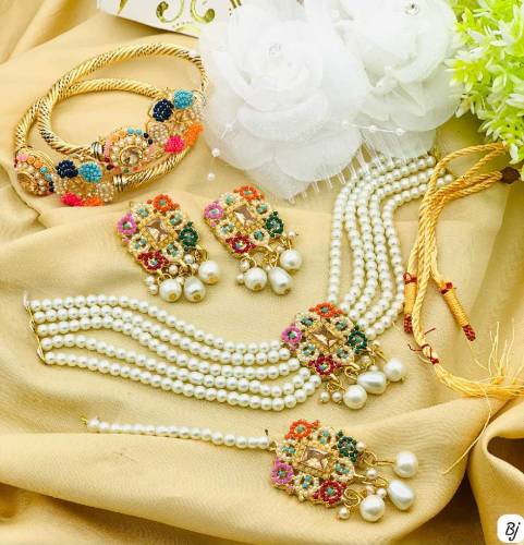 choker set with matching bangles 