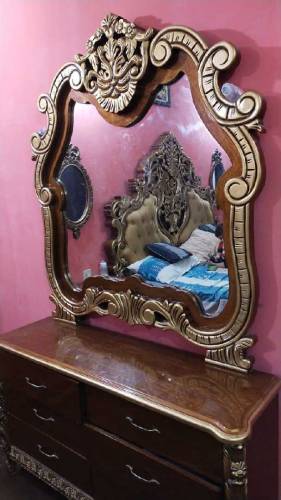 bed side table....side.mirror.....puffi....dressing table