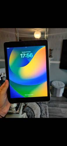 Apple iPad 6th generation 32gb amazing condition