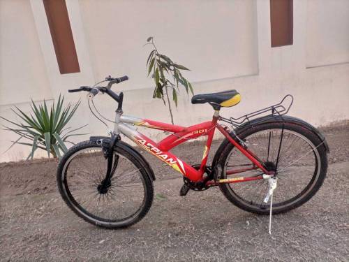 VERY GOOD CONDITION CYCLE 26 INCH CYCLE FOR SALE OF RED COLOUR