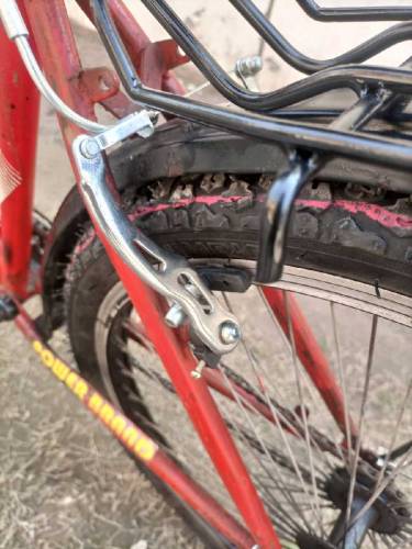 VERY GOOD CONDITION CYCLE 26 INCH CYCLE FOR SALE OF RED COLOUR