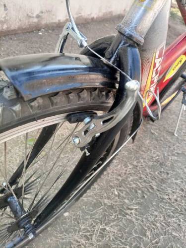 VERY GOOD CONDITION CYCLE 26 INCH CYCLE FOR SALE OF RED COLOUR