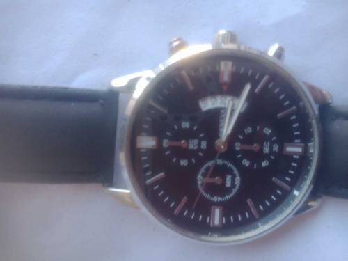 aik adad watch only two day used time date and day atomatic fixed