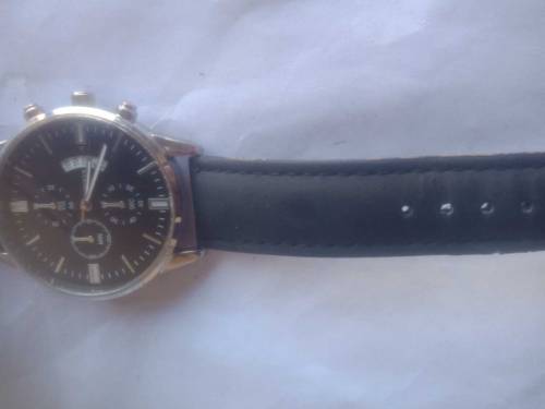 aik adad watch only two day used time date and day atomatic fixed