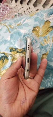 8GB RAM 128 GB storage LG V6 think 5G
