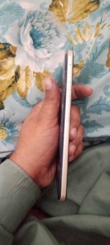 8GB RAM 128 GB storage LG V6 think 5G