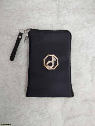 •  Material: Rexine•Product Type: Mobile Pouch•Product