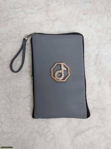 •  Material: Rexine•Product Type: Mobile Pouch•Product